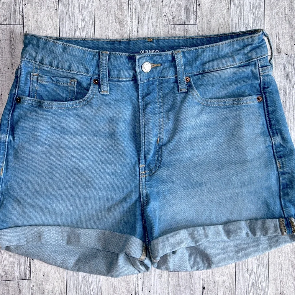 Old Navy High-Rise O.G. Straight Denim Shorts – Size 8 - Picture 2 of 7